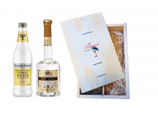 Gin & Tonic in wooden box with tumbler