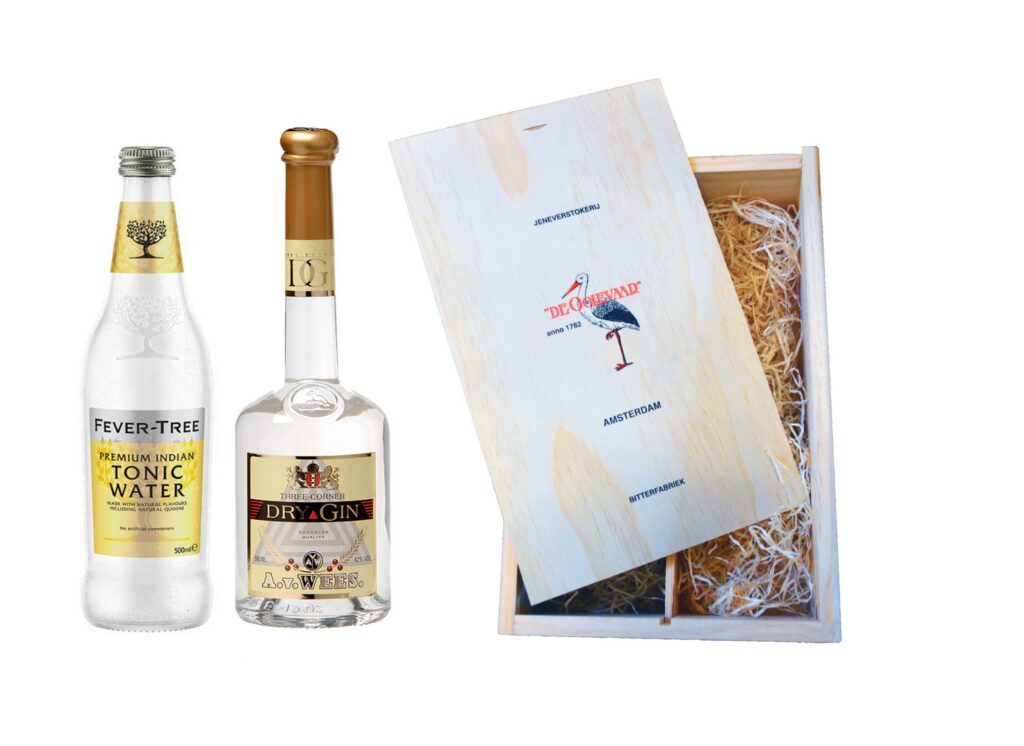 Gin & Tonic in wooden box with tumbler